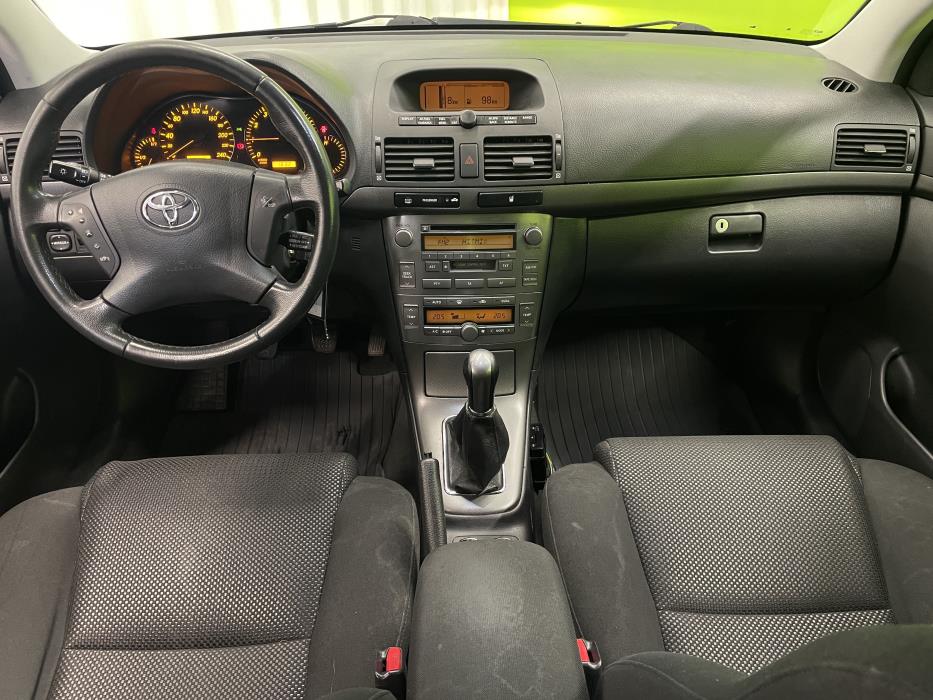 Toyota Avensis 2004