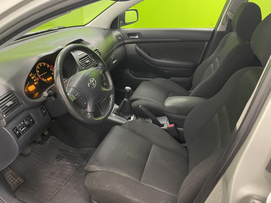 Toyota Avensis 2004
