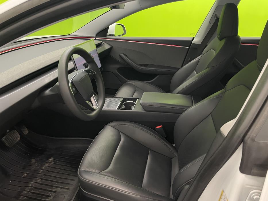 Tesla Model 3 2024