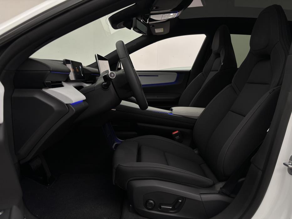 Polestar 4 2025