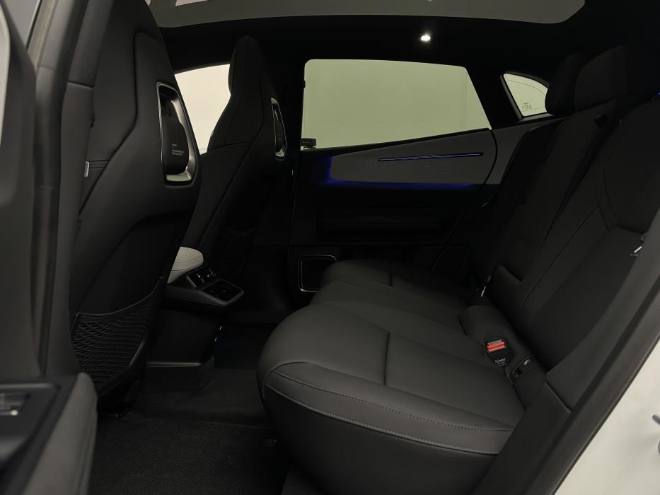 Polestar 4 2025