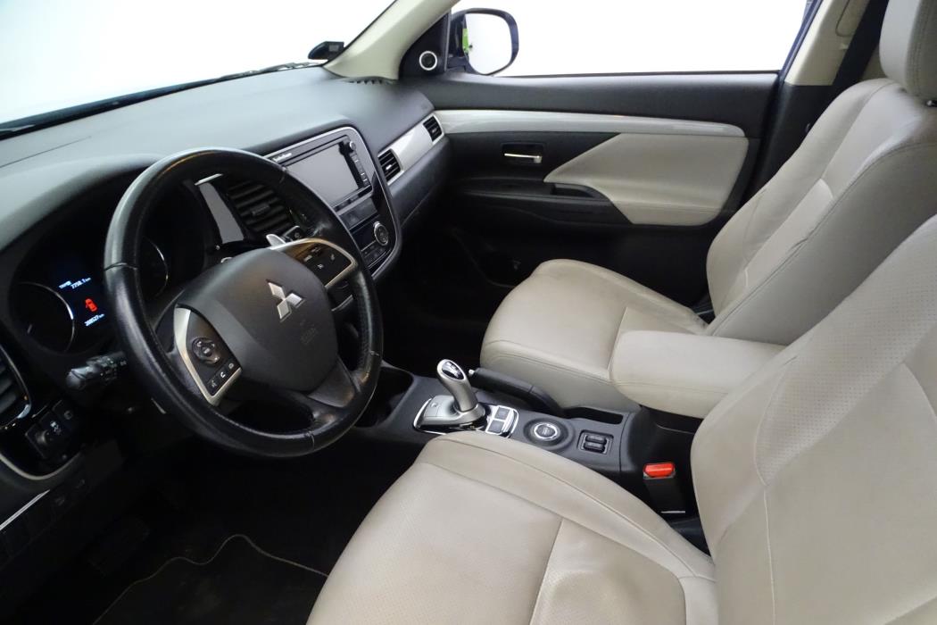 Mitsubishi Outlander PHEV 2014