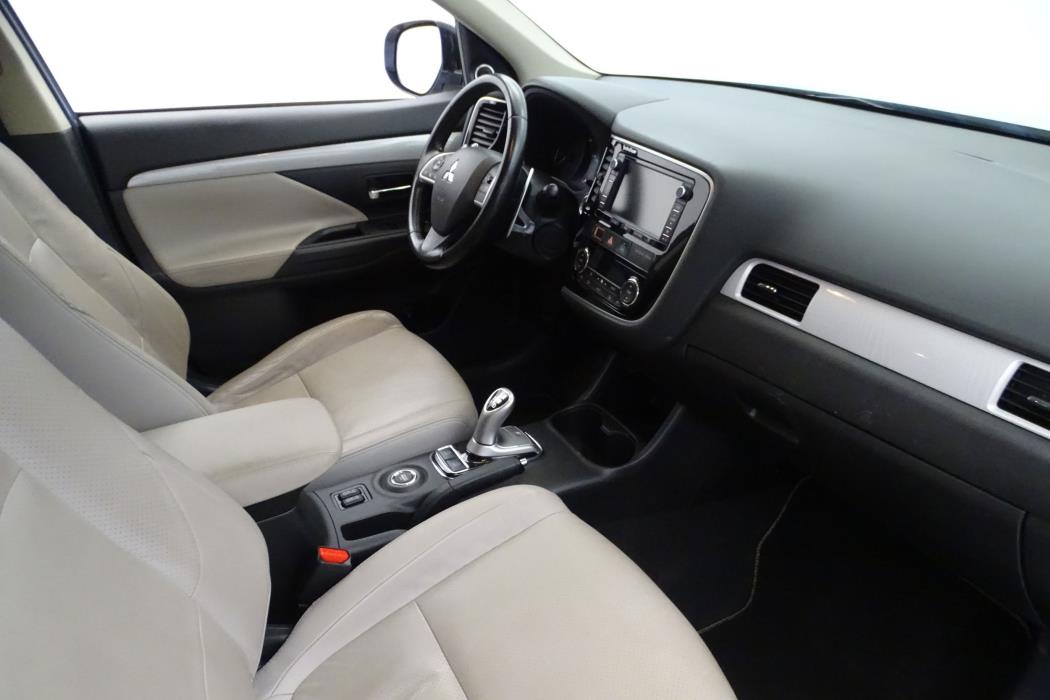 Mitsubishi Outlander PHEV 2014