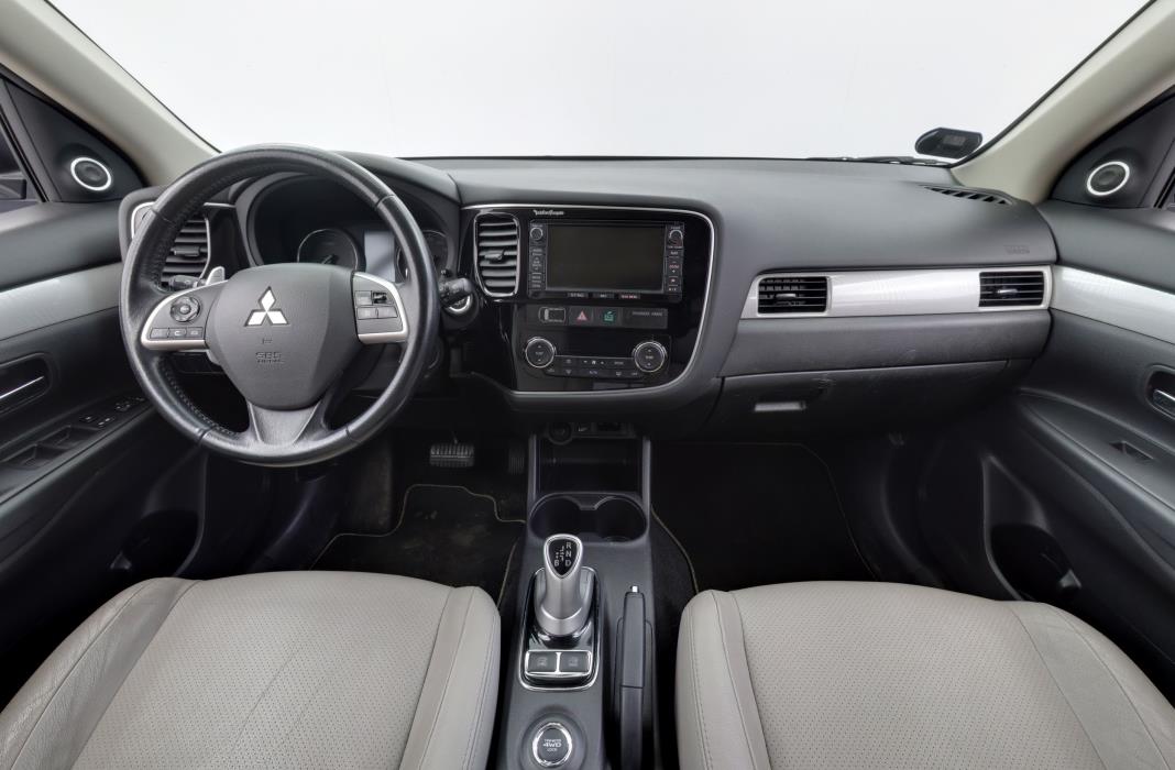 Mitsubishi Outlander PHEV 2014