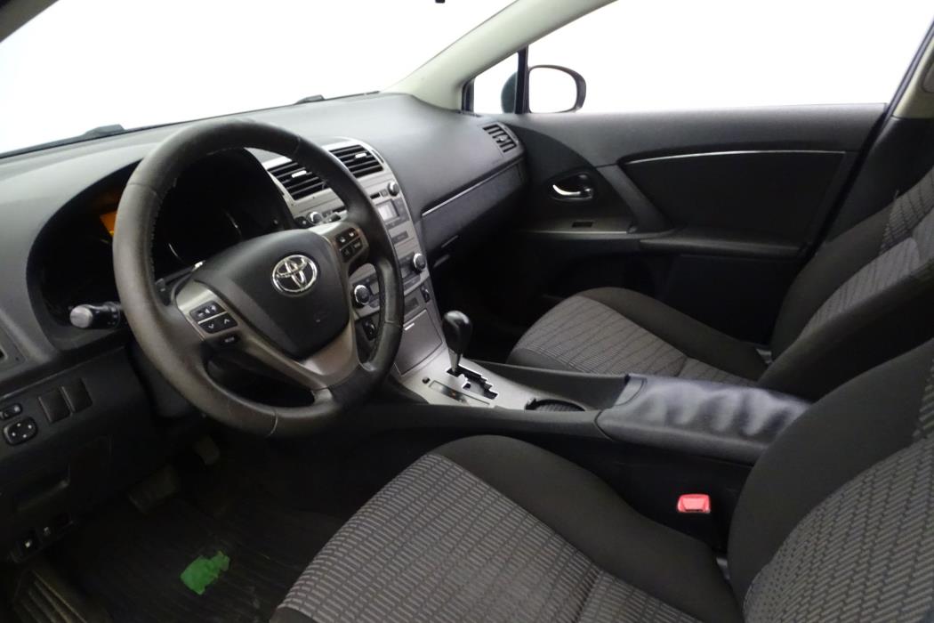 Toyota Avensis 2011