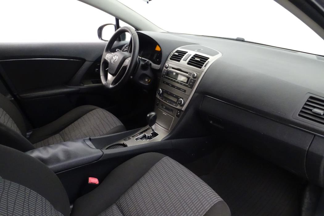 Toyota Avensis 2011