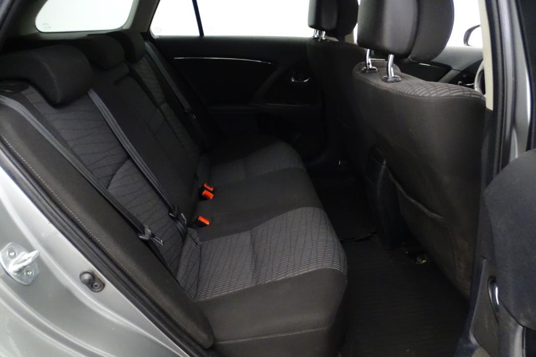 Toyota Avensis 2011