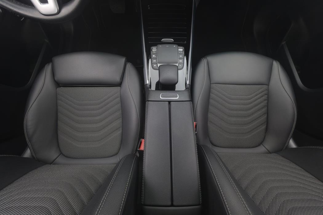 Mercedes-Benz EQB 300 2023