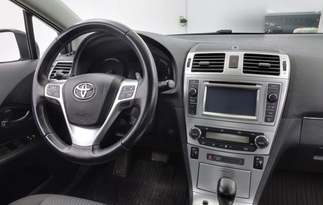 Toyota Avensis 2012