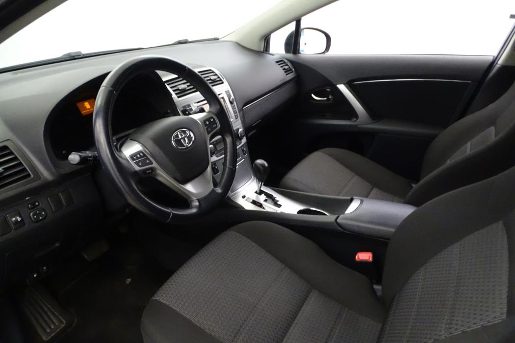 Toyota Avensis 2012