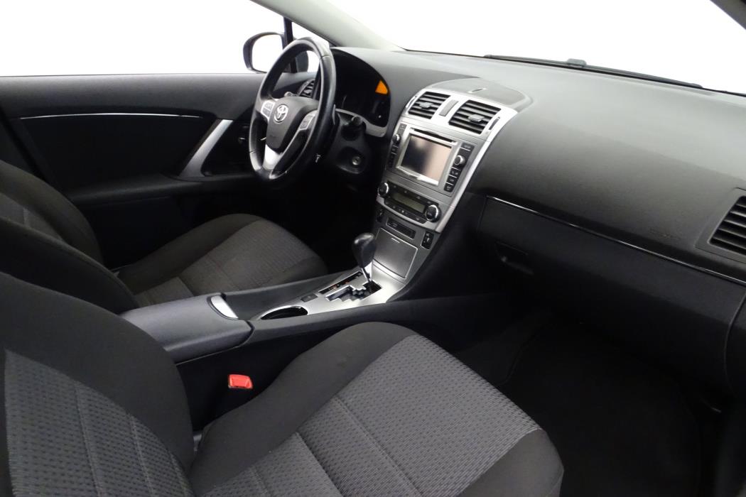 Toyota Avensis 2012