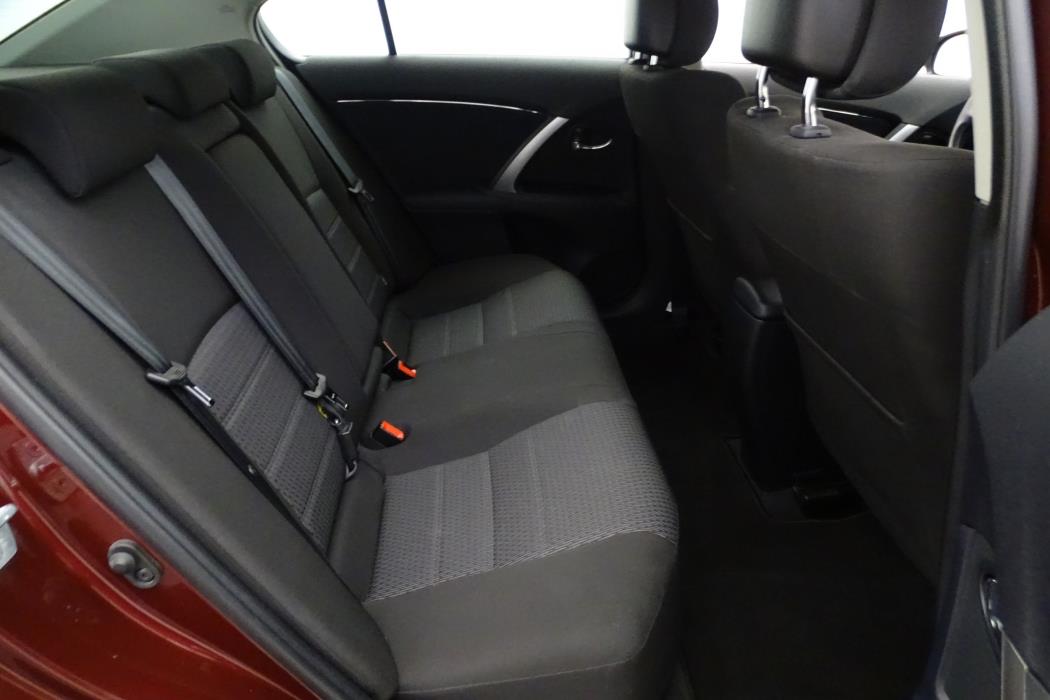 Toyota Avensis 2012