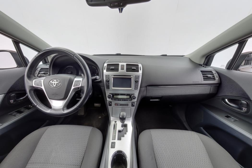 Toyota Avensis 2012