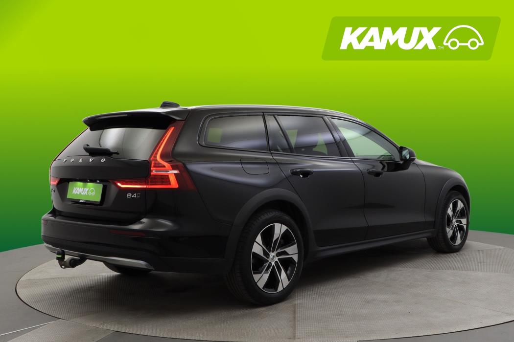Volvo V60 Cross Country 2023