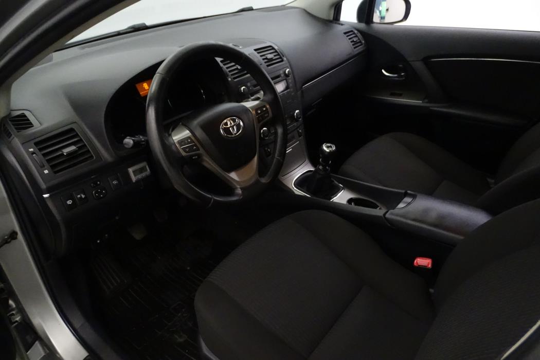 Toyota Avensis 2010
