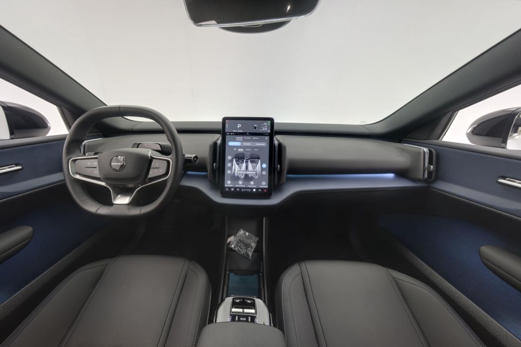 Volvo EX30 2024