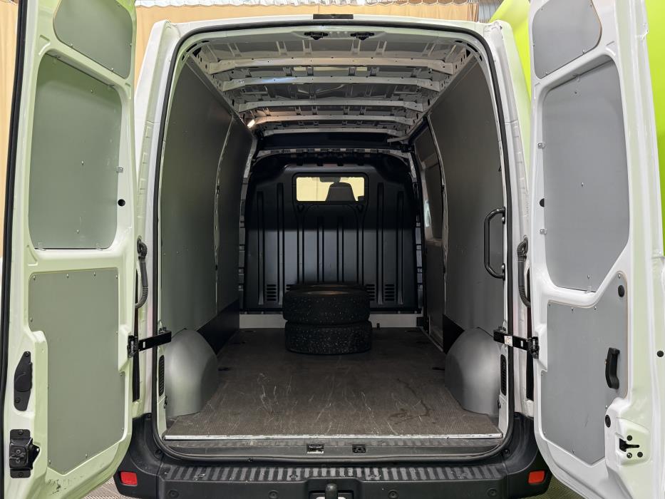 Nissan Interstar 2023