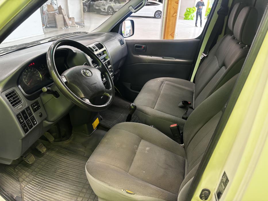 Toyota Hiace 2010