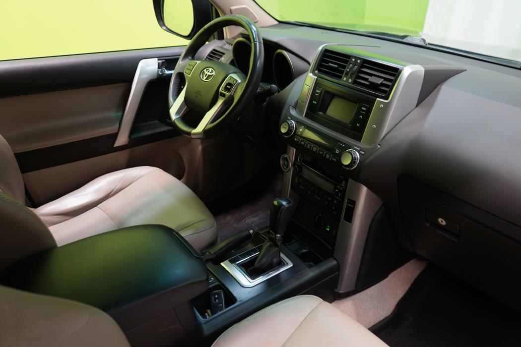 Toyota Land Cruiser 2012