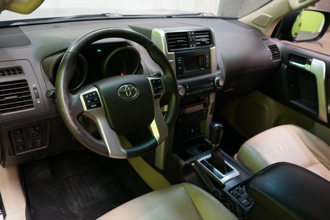 Toyota Land Cruiser 2012