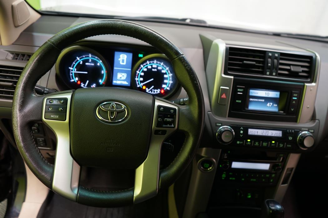 Toyota Land Cruiser 2012