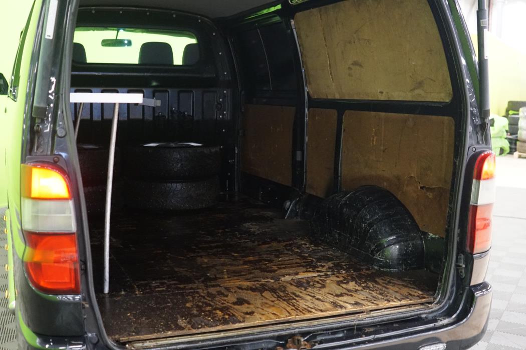 Toyota Hiace 2010