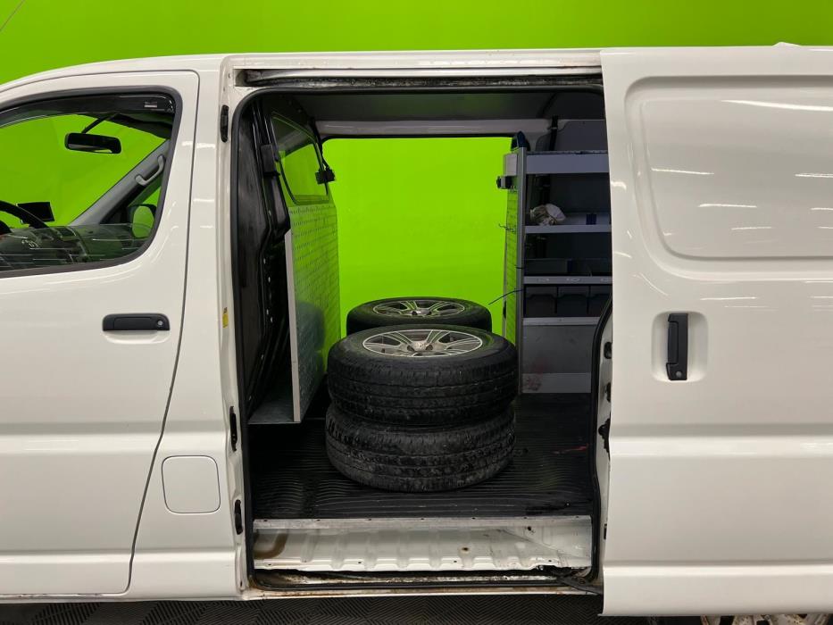 Toyota Hiace 2009