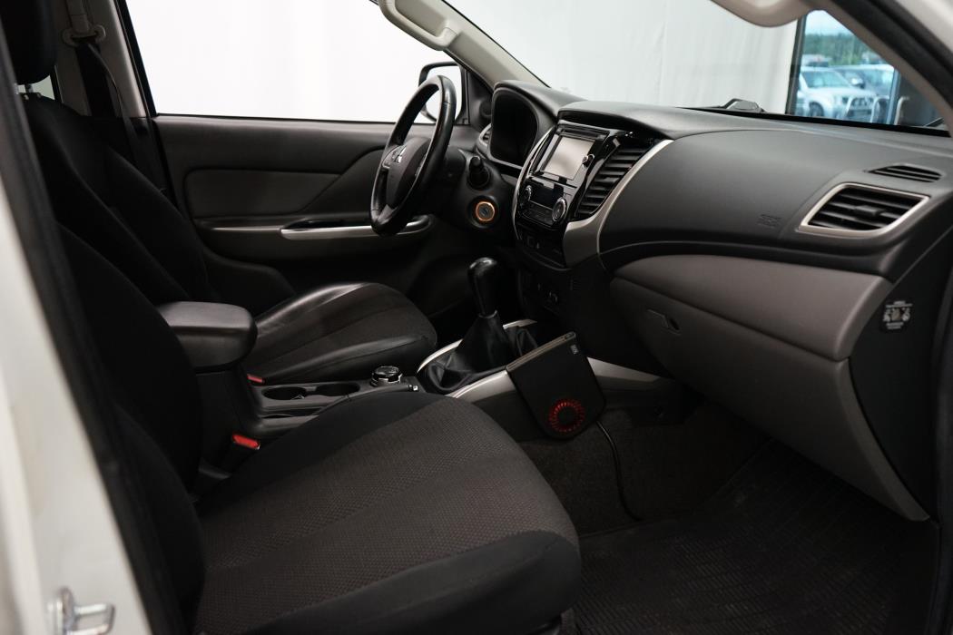 Mitsubishi L200 2015