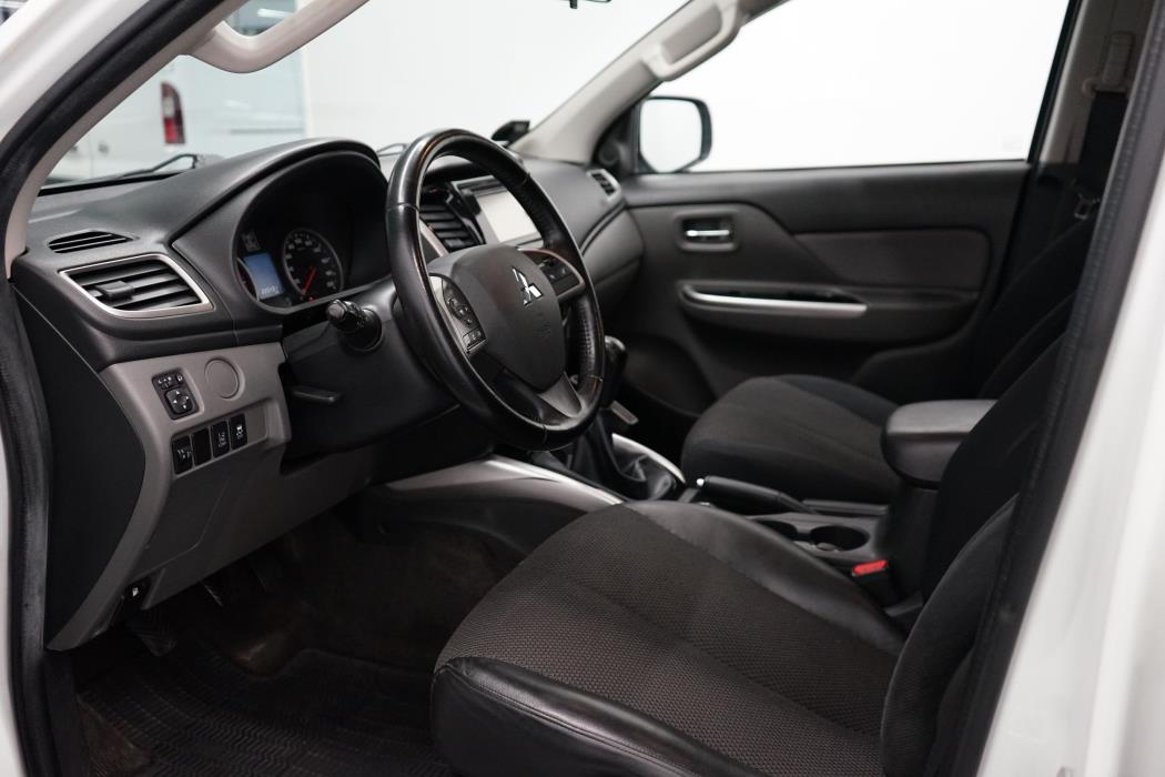 Mitsubishi L200 2015