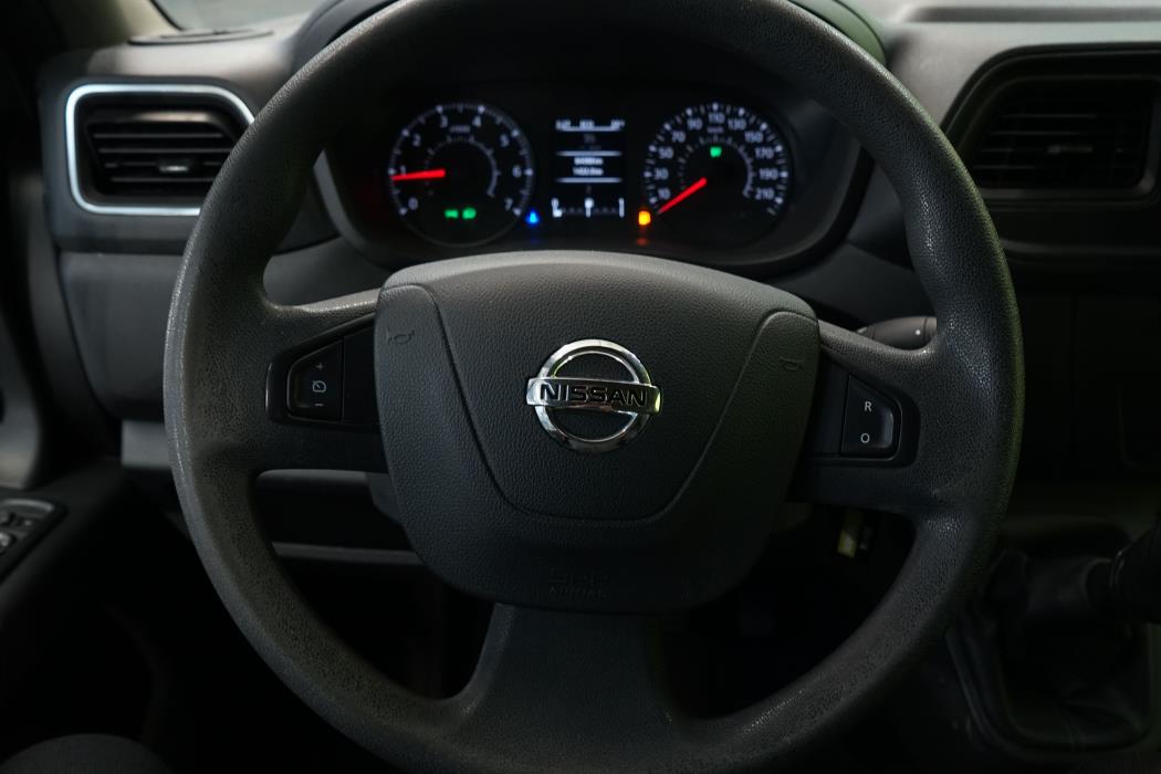 Nissan NV400 2021