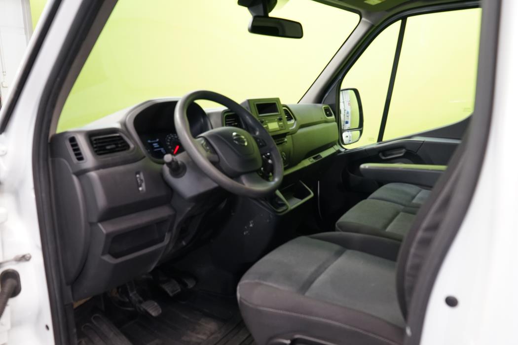 Nissan NV400 2021