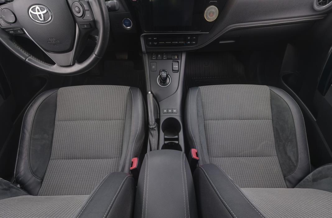 Toyota Auris 2016