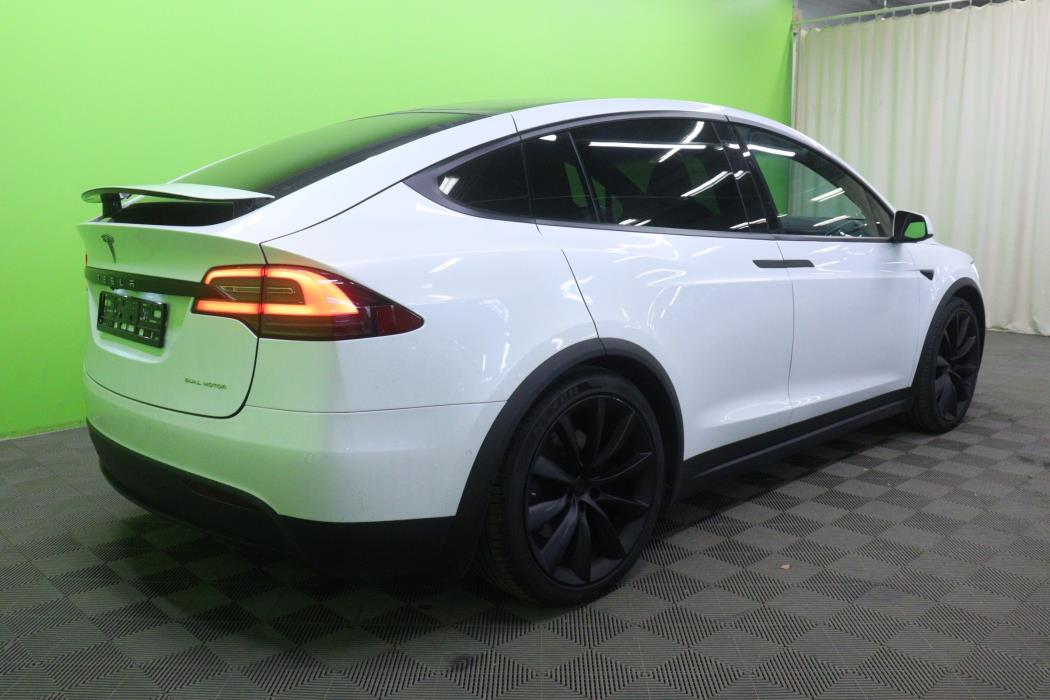 Tesla Model X 2020