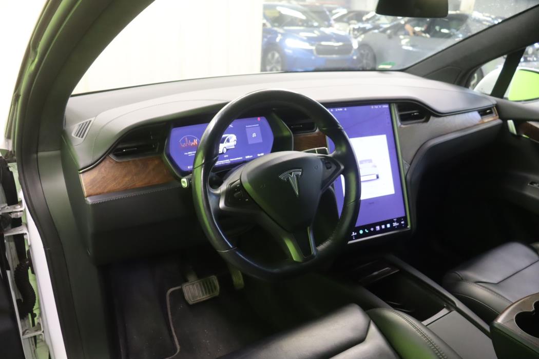 Tesla Model X 2020