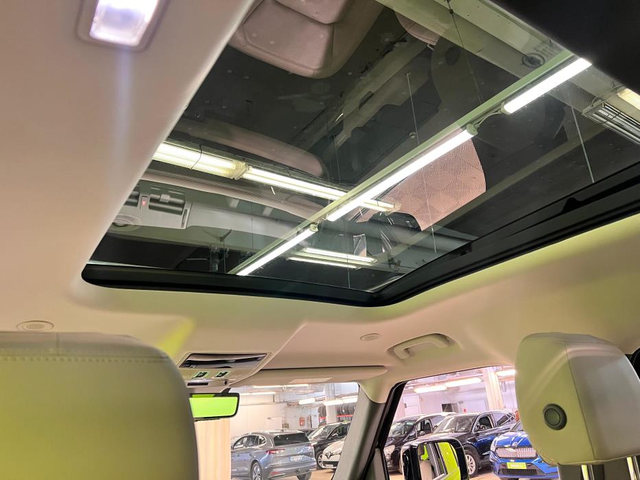 Land Rover Defender 2023