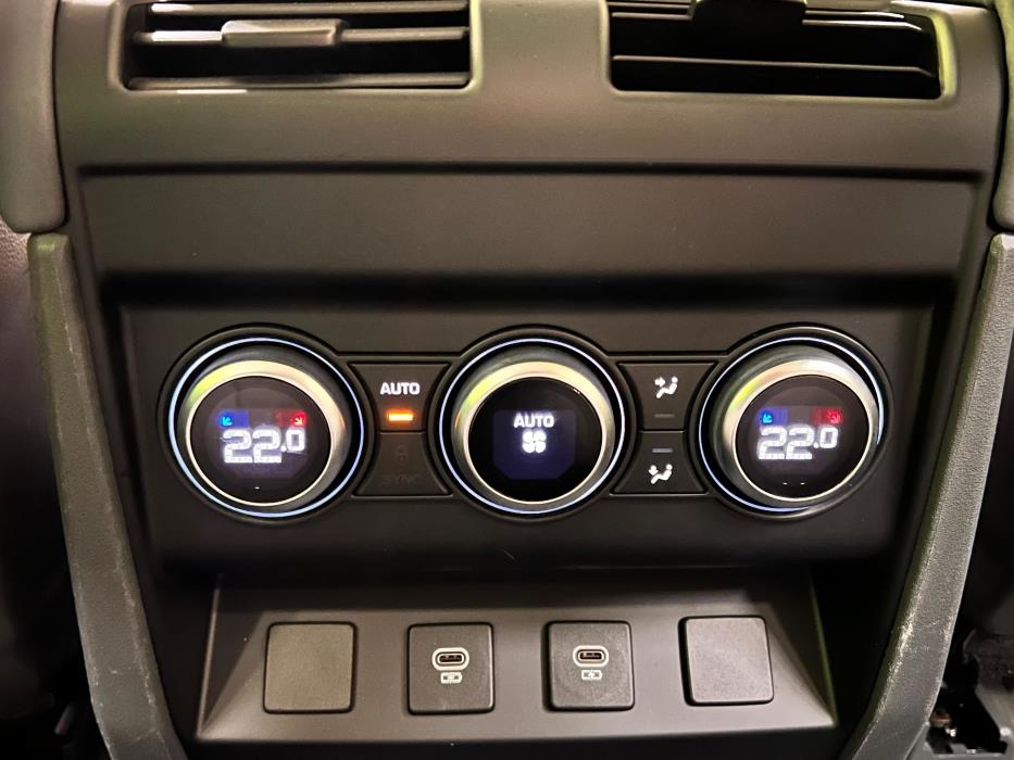 Land Rover Defender 2023