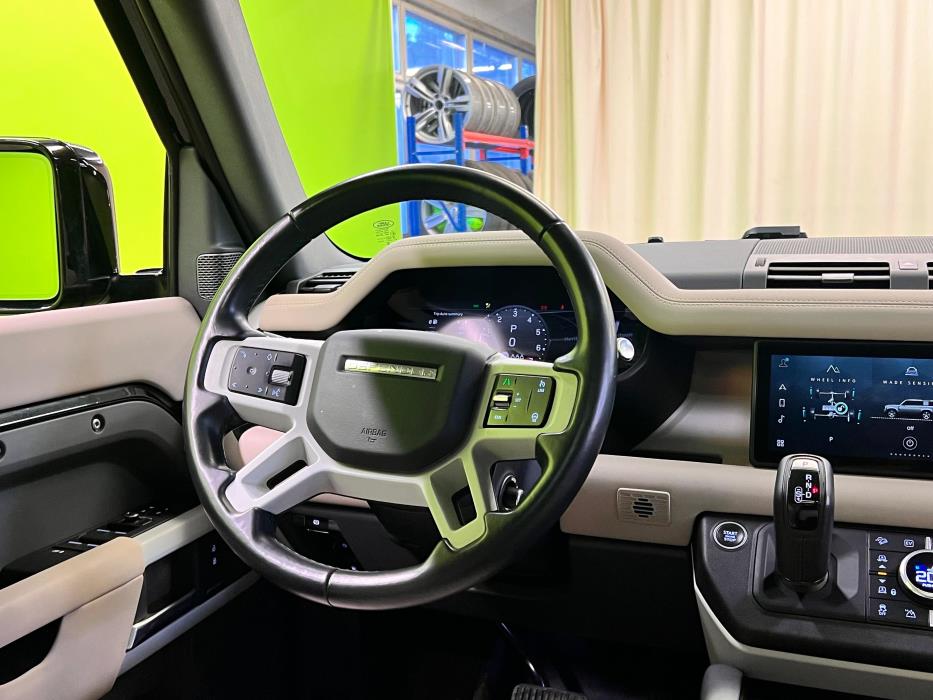 Land Rover Defender 2023