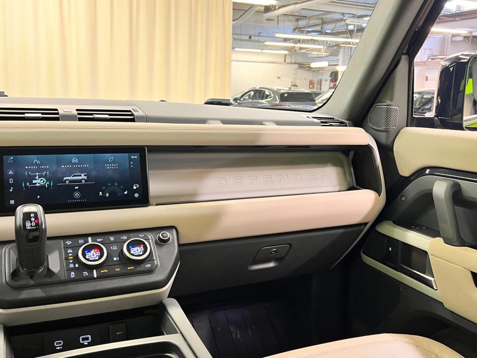 Land Rover Defender 2023