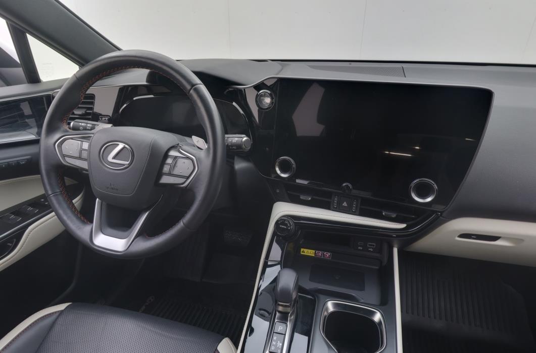 Lexus NX 2024