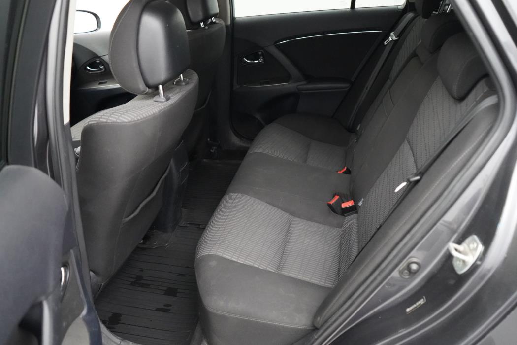 Toyota Avensis 2011
