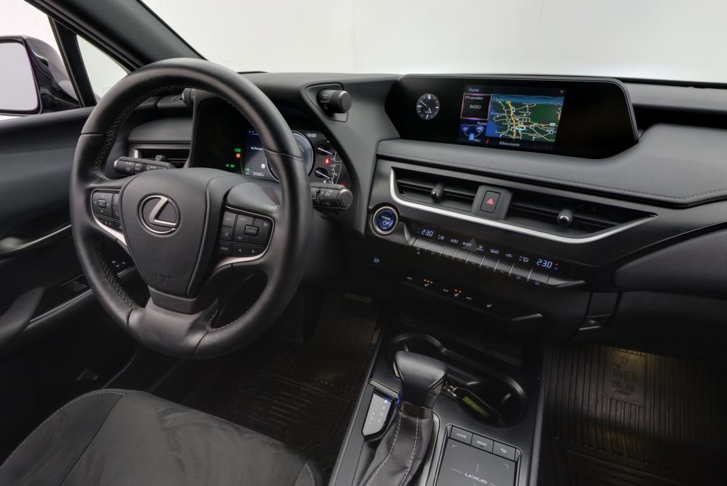 Lexus UX 2022