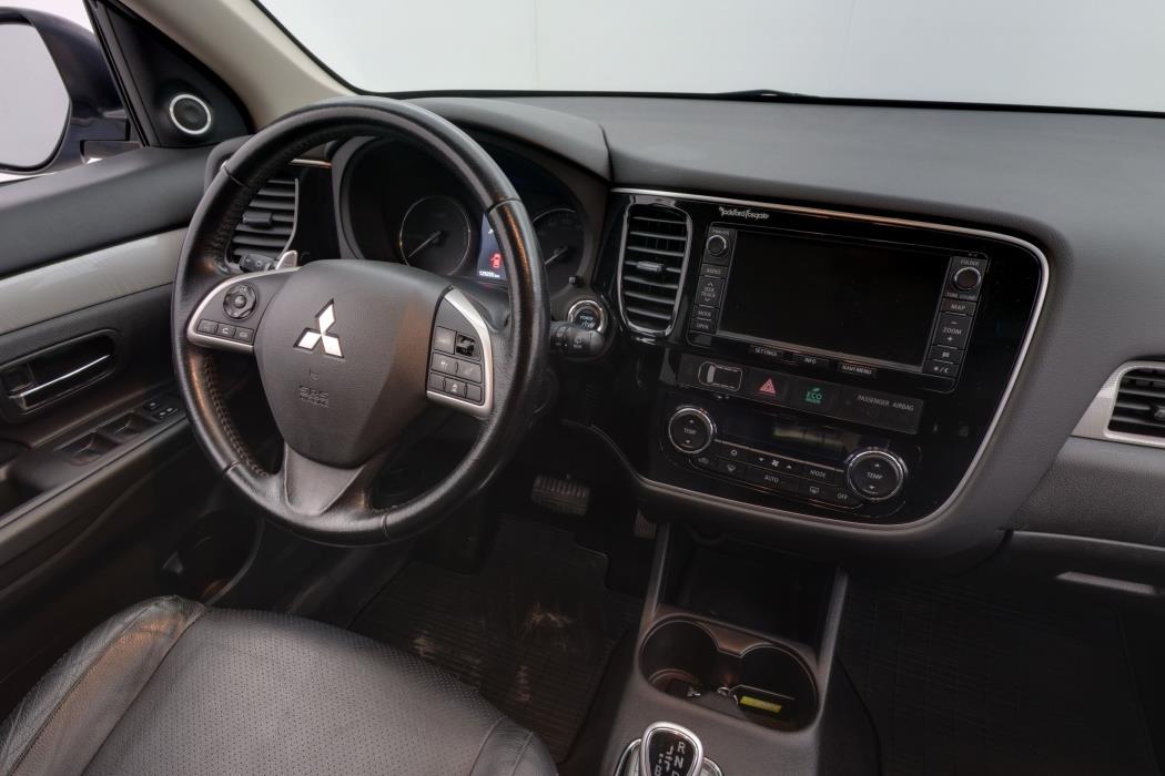 Mitsubishi Outlander PHEV 2015