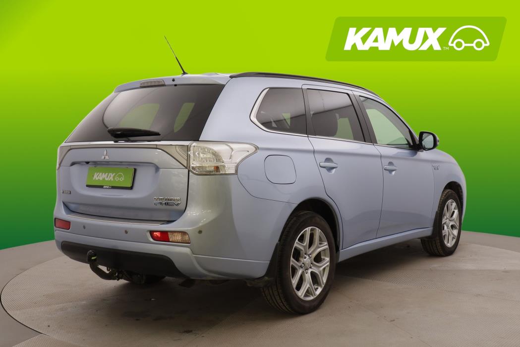 Mitsubishi Outlander PHEV 2015