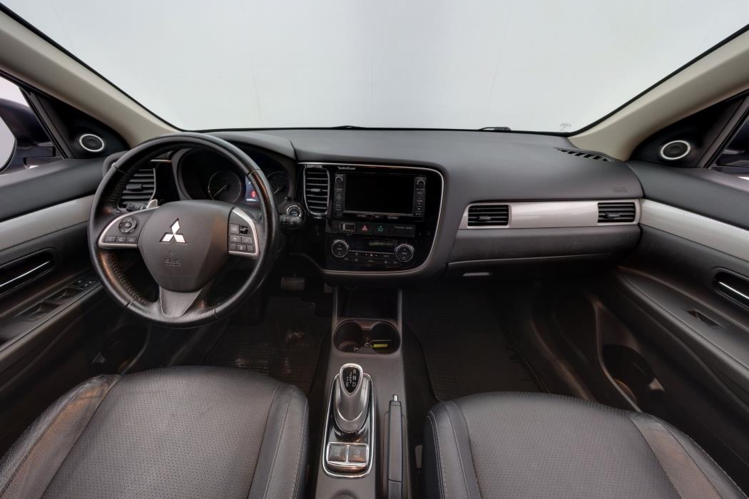 Mitsubishi Outlander PHEV 2015