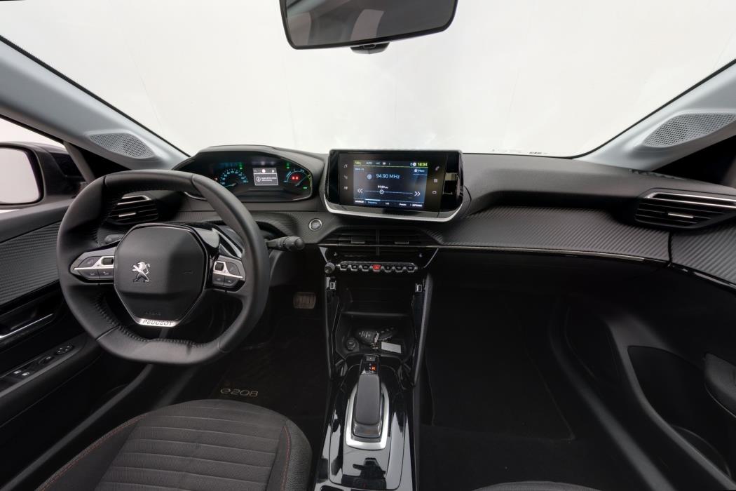 Peugeot e-208 2022