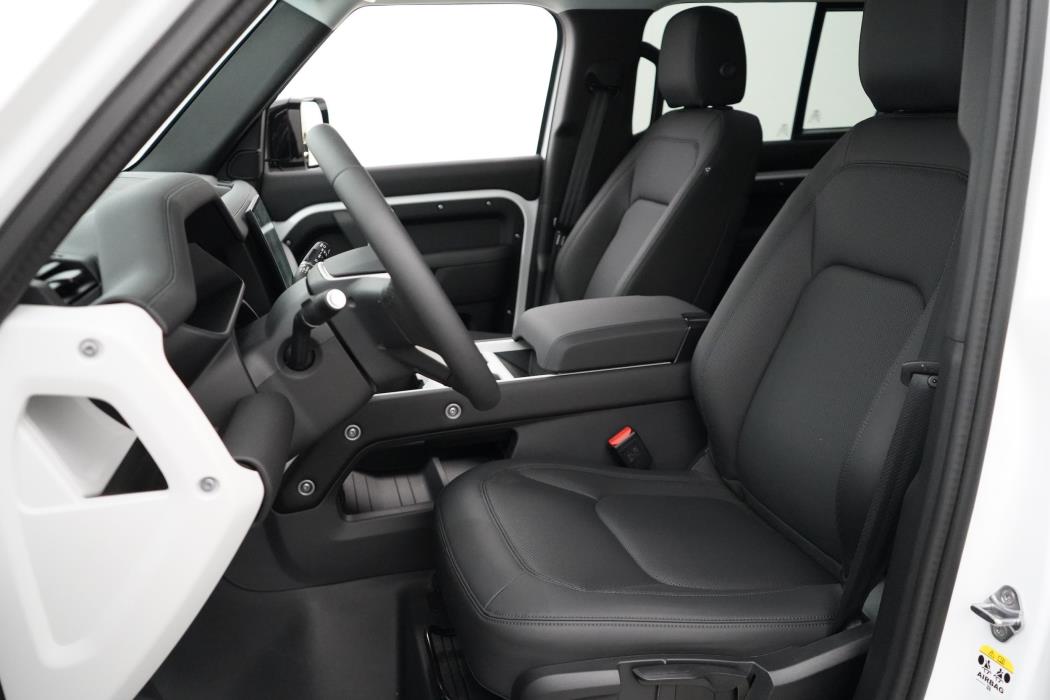 Land Rover Defender 2026