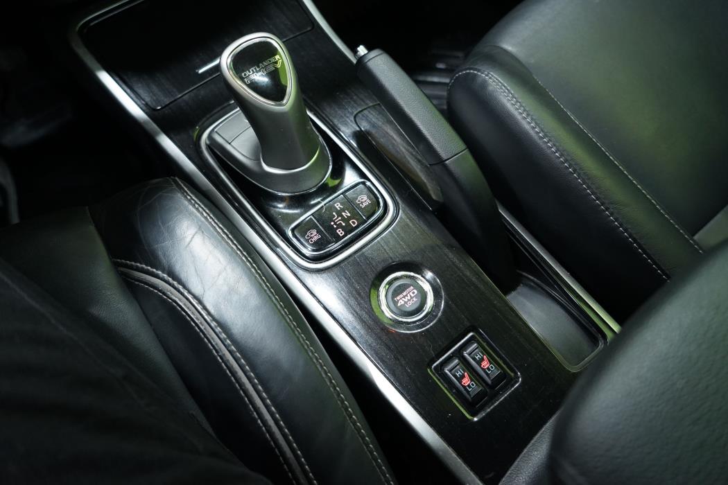 Mitsubishi Outlander PHEV 2016