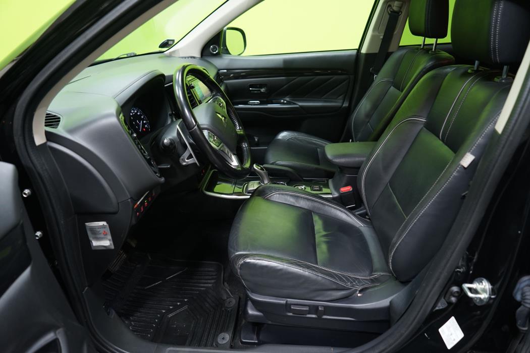 Mitsubishi Outlander PHEV 2016