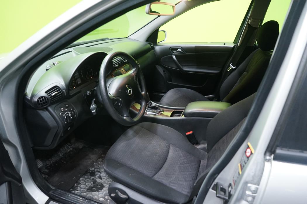 Mercedes-Benz C 2004