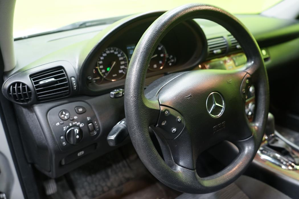 Mercedes-Benz C 2004